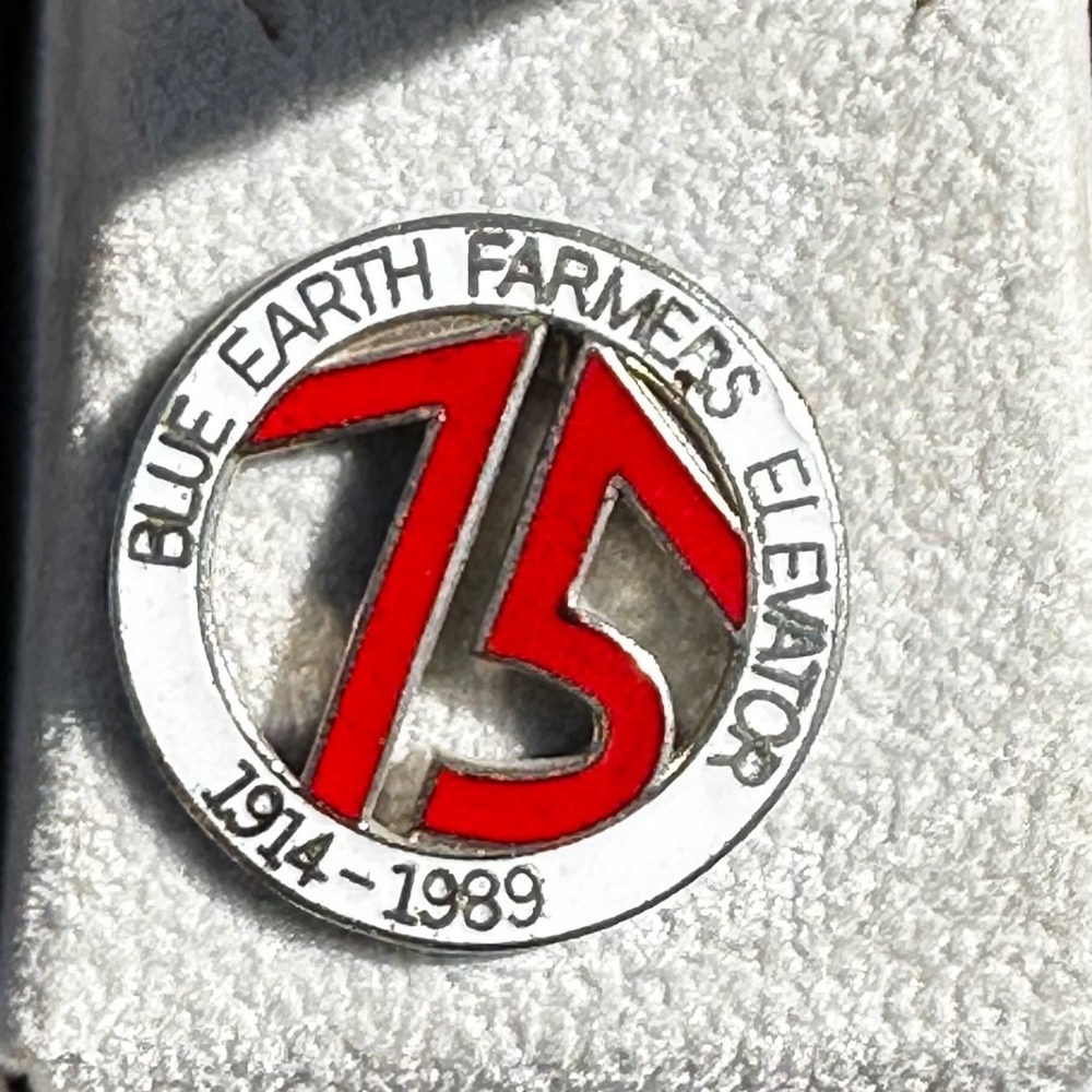 Blue Earth Farmers Elevator Pin 75th Anniversary 1914-1989 Silver Red Vintage